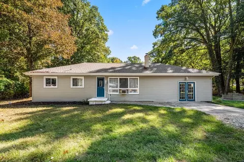 6906 Seminole Dr, Coloma, MI 49038