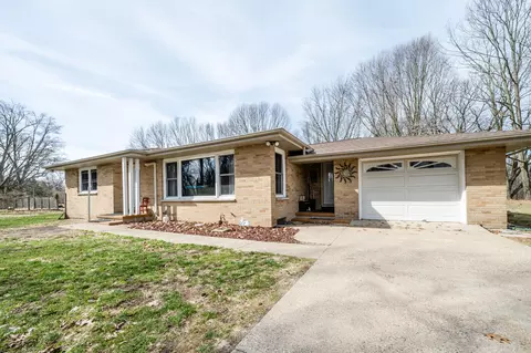 1620 N Euclid Ave, Benton, MI 49022