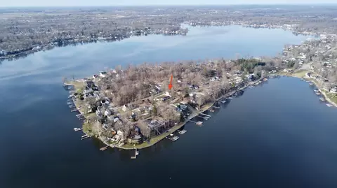 7960 Lakewood Dr, Coloma, MI 49038