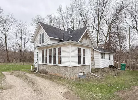 211 Elizabeth St, Dowagiac, MI 49047