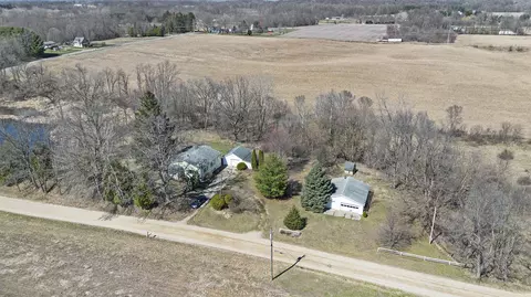 9007 Lake Rd, Berrien, MI 49102