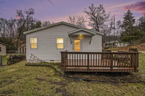 52653 Lakeview Dr, Wayne, MI 49047