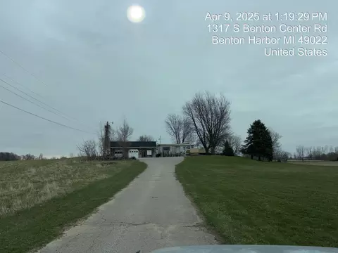 1317 S Benton Center Rd, Benton, MI 49022