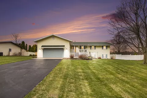 1639 Northfield Pkwy, Royalton, MI 49085