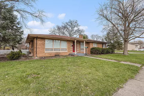 56 Sheffield Dr, Valparaiso, IN 46383