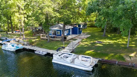 14956 Bachelor Is, Buchanan, MI 49107