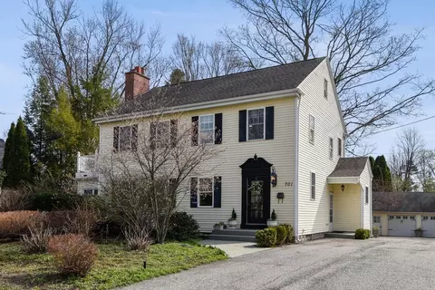 701 S Elm St, Three Oaks, MI 49128
