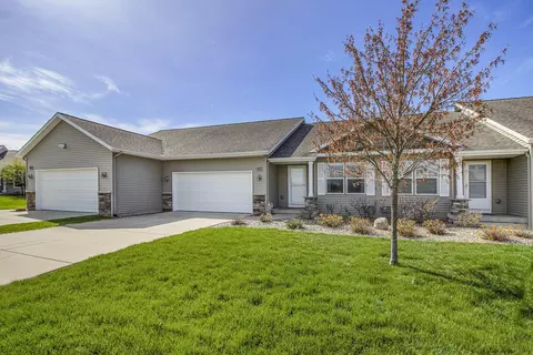 1177 S Village Cir, Kalamazoo, MI 49009