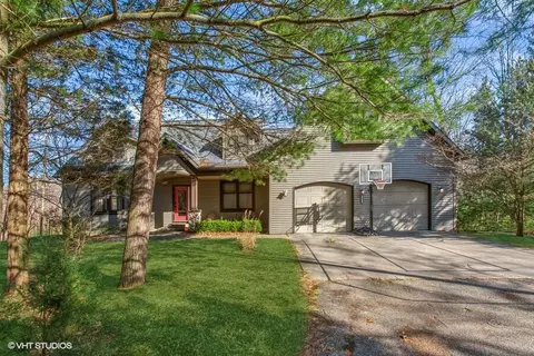 6439 Daniel Dr, Saugatuck, MI 49453