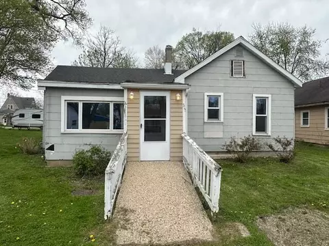 311 Park St, Watervliet, MI 49098