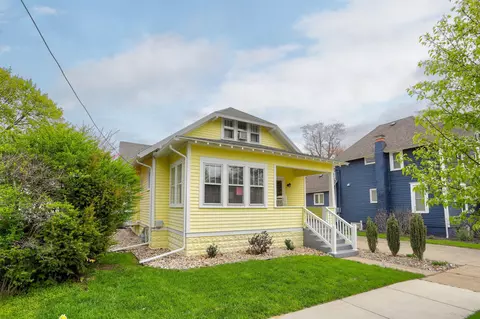 225 Van Buren St, South Haven, MI 49090