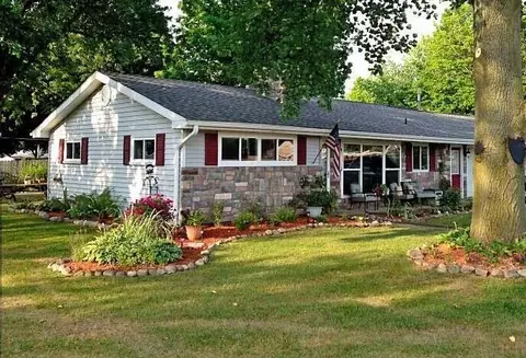 304 W Edgar Bergen Blvd, Decatur, MI 49045