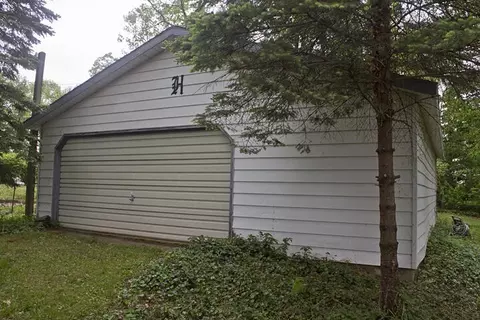 31194 County Line Rd, Silver Creek, MI 49047