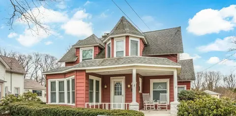 724 Wilson St, South Haven, MI 49090