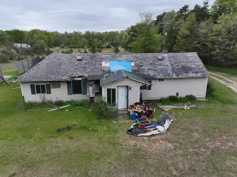 8598 Garbow Rd, Reynolds, MI 49329