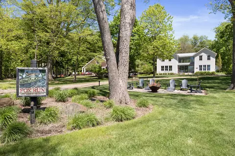 2787 Lakeshore Dr, Saugatuck, MI 49408