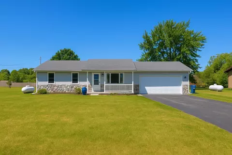 28450 66th Ave, Antwerp, MI 49065