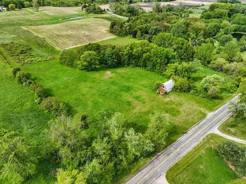 138 E Snow Rd, Oronoko, MI 49101