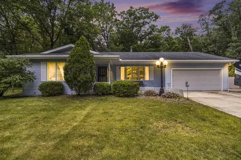 71372 Merle St, Ontwa, MI 49112