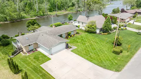 2310 Riverbend Dr, St. Joseph, MI 49022