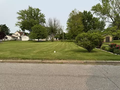 407 Sherwood Ave, Three Oaks, MI 49128