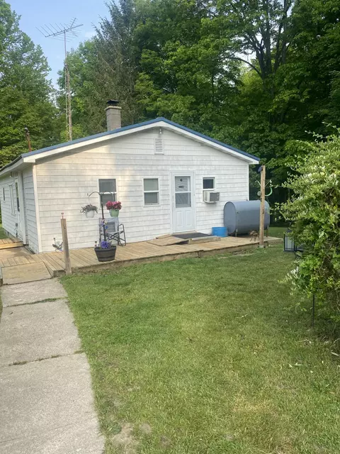 62954 County Road 384, Geneva, MI 49090