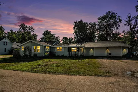 1021 First St, Bangor, MI 49013