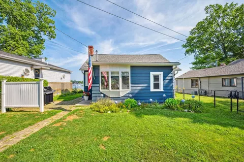 31326 Curran Beach Rd, Silver Creek, MI 49047