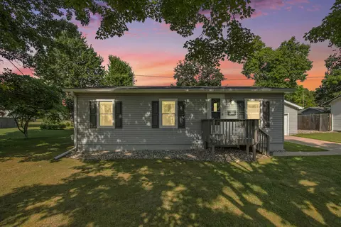 107 Austin Dr, Hartford, MI 49057