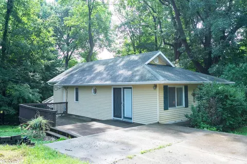 16035 Walnut St, Buchanan, MI 49107