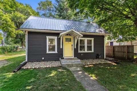 306 Arctic St, Buchanan, MI 49107