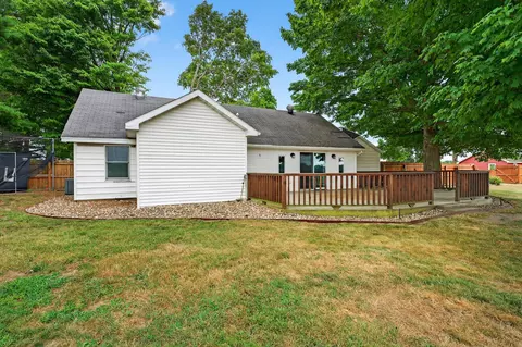 68004 Dailey Rd, Ontwa, MI 49112