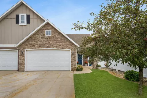 103 Lexington Point Dr, Niles, MI 49120