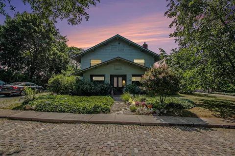375 Ridgeway St, St. Joseph, MI 49085