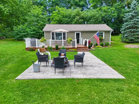 63166 Lakeshore Dr, Keeler, MI 49047
