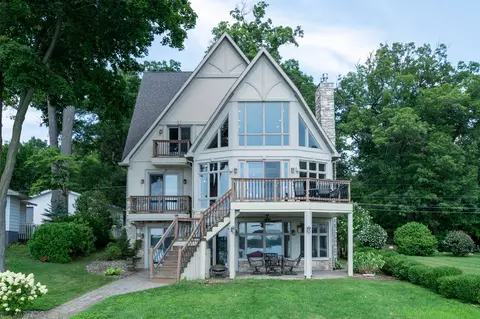 31161 County Line Rd, Silver Creek, MI 49047