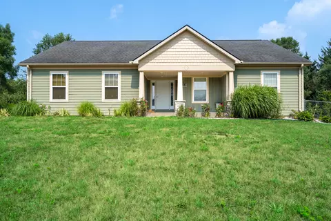 204 Corwin Meadows Dr, Lawrence, MI 49064