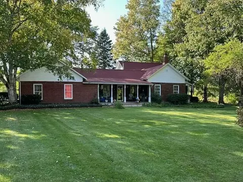 2710 W Winn Rd, Niles, MI 49120