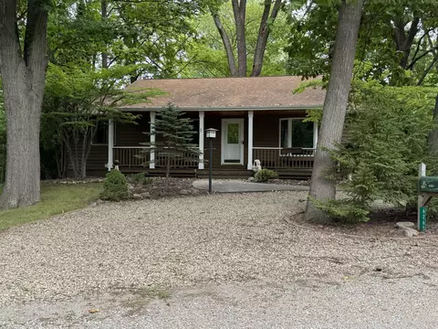 6265 Elm Dr, Chikaming, MI 49125