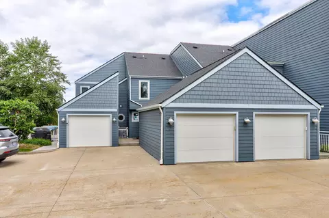 215 N Shore Dr UNIT SOUTH, South Haven, MI 49090