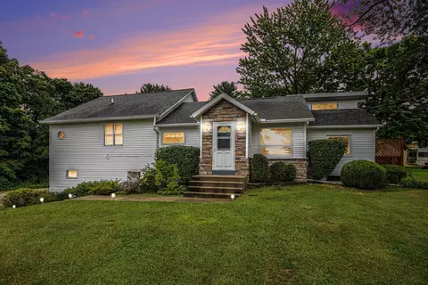 2559 S 3rd St, Niles, MI 49120