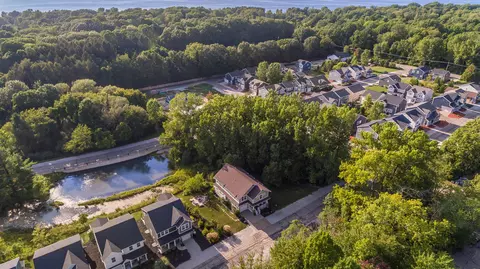 703 Meadow Dr, South Haven, MI 49090