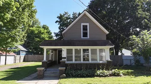 303 W Wayne St, Dowagiac, MI 49047