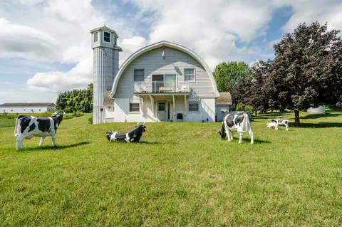 1955 Angling Rd, Bainbridge, MI 49098
