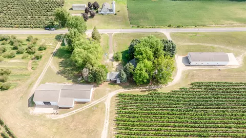 1980 Angling Rd, Bainbridge, MI 49098