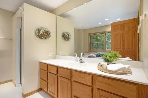 Bath - 59688 Summit St, Fabius, MI 49093 photo 3 of 5