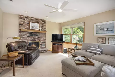 Living - 59688 Summit St, Fabius, MI 49093 photo 3 of 4