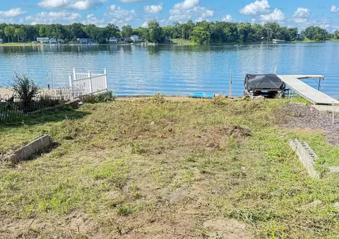 68450 Dailey Rd, Ontwa, MI 49112