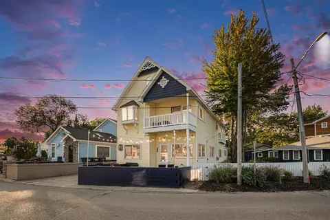 22 Grand Blvd, South Haven, MI 49090