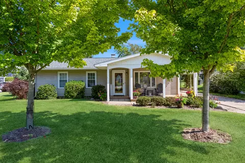 133 N Eagle St, New Buffalo, MI 49117